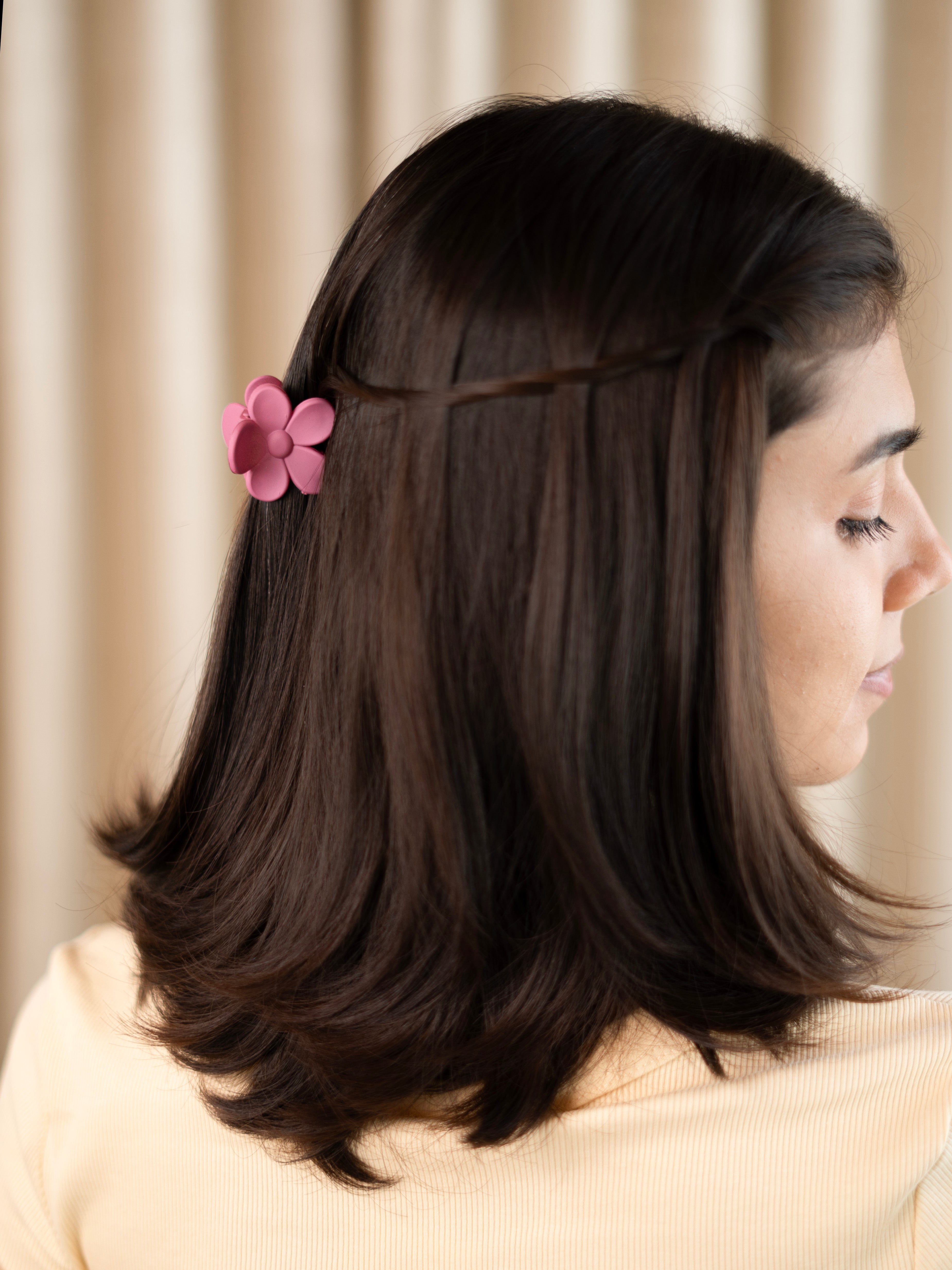 Matte Daisy Claw - Small