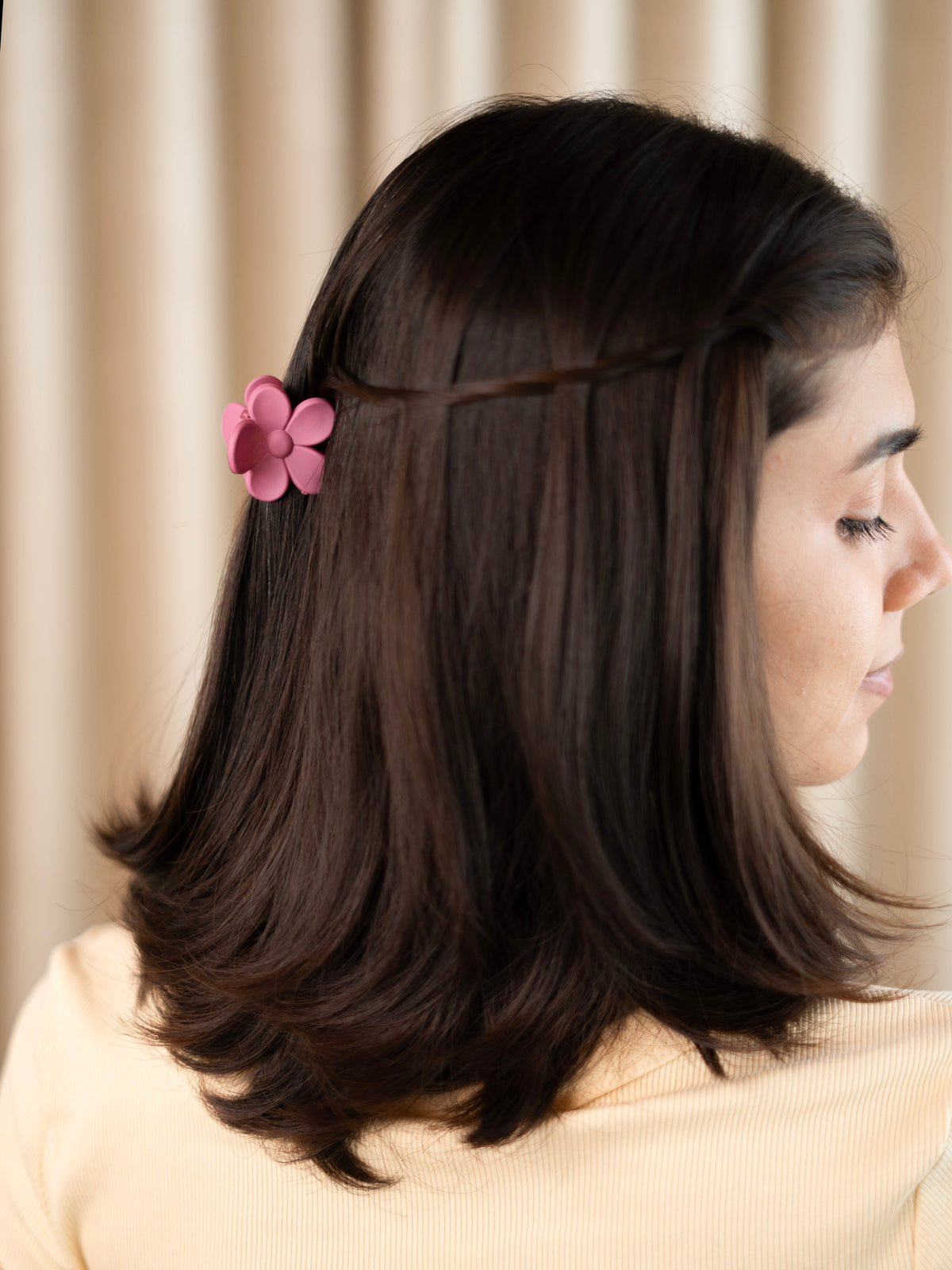 Matte Daisy Claw - Small