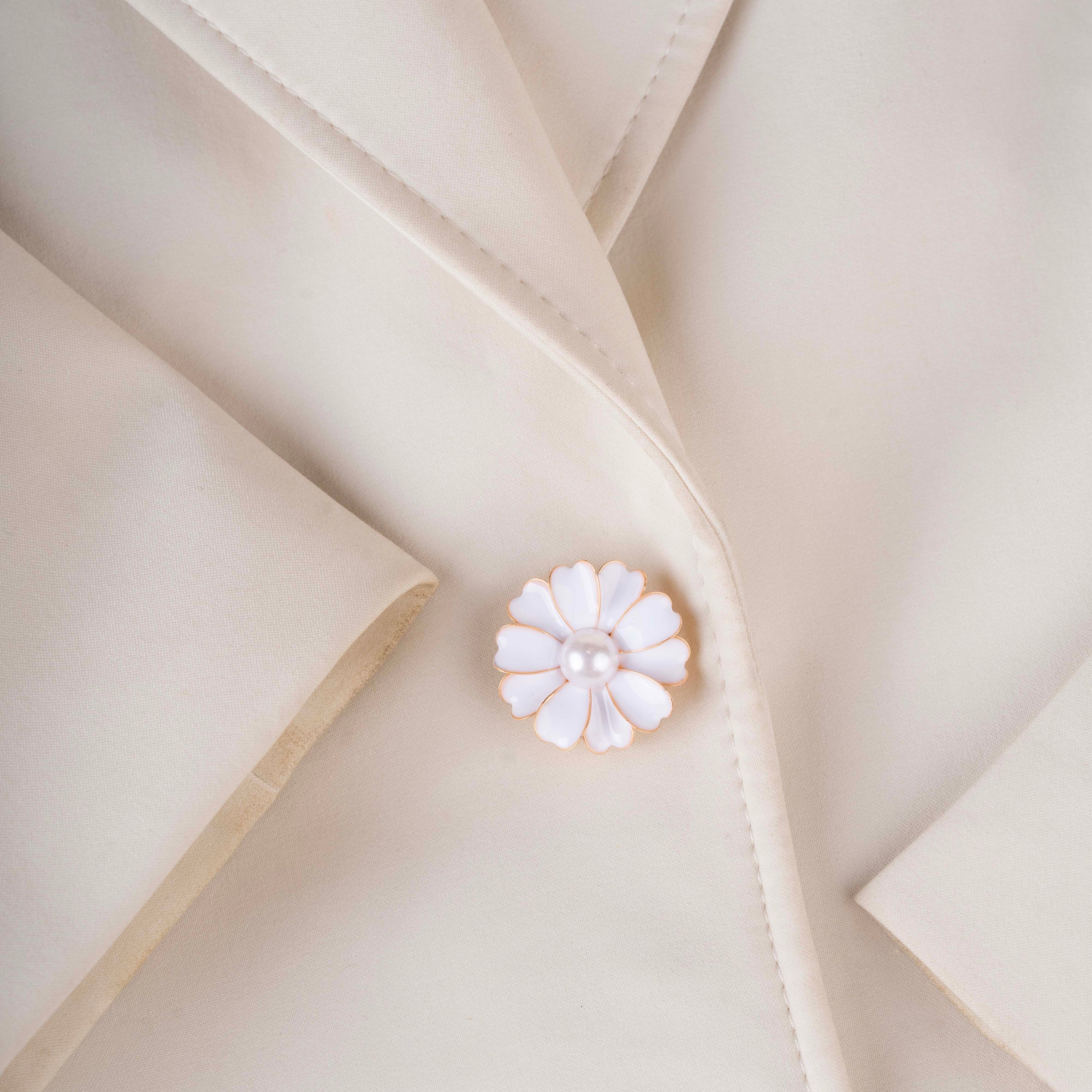 Pearl Daisy Flower