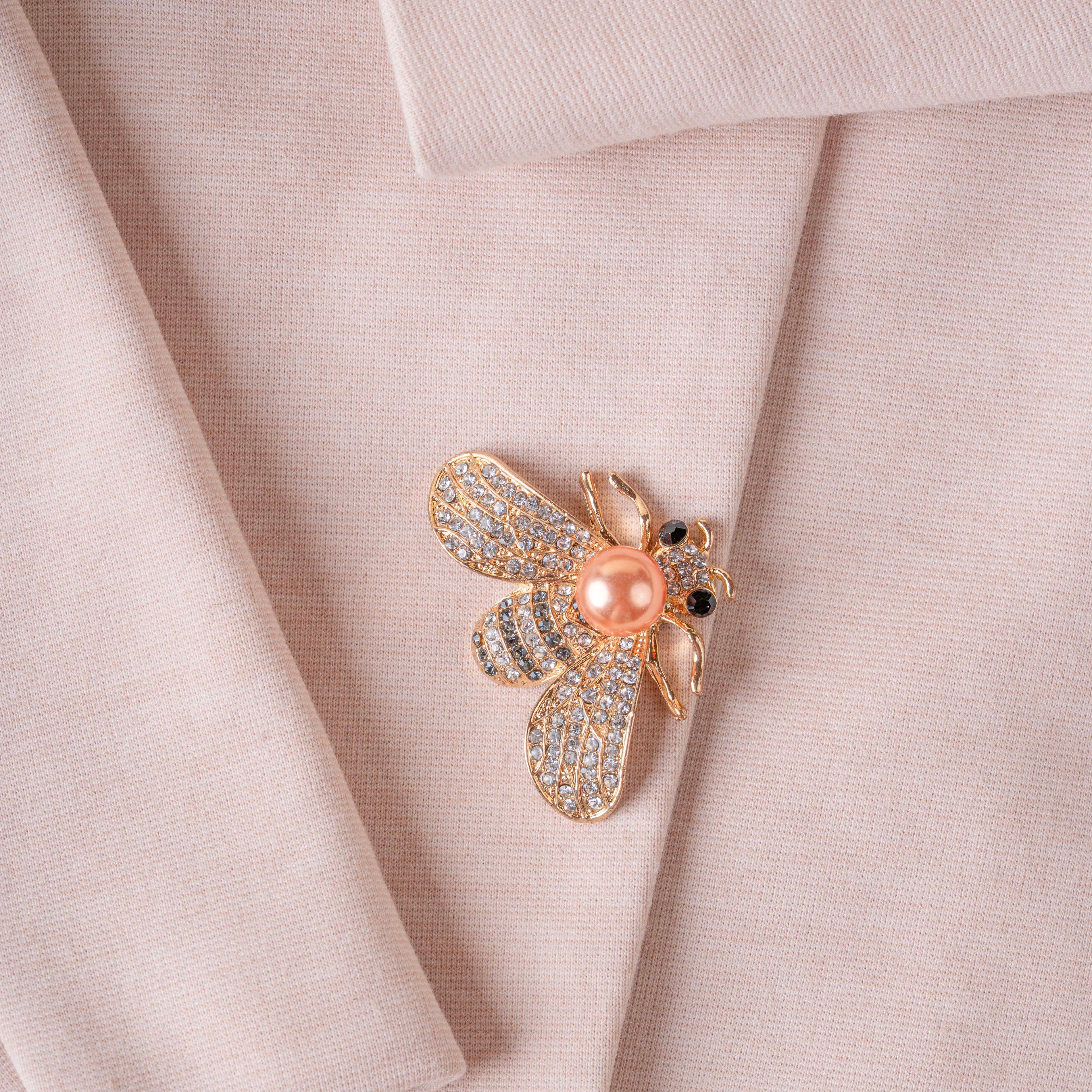 Pearl White Bee