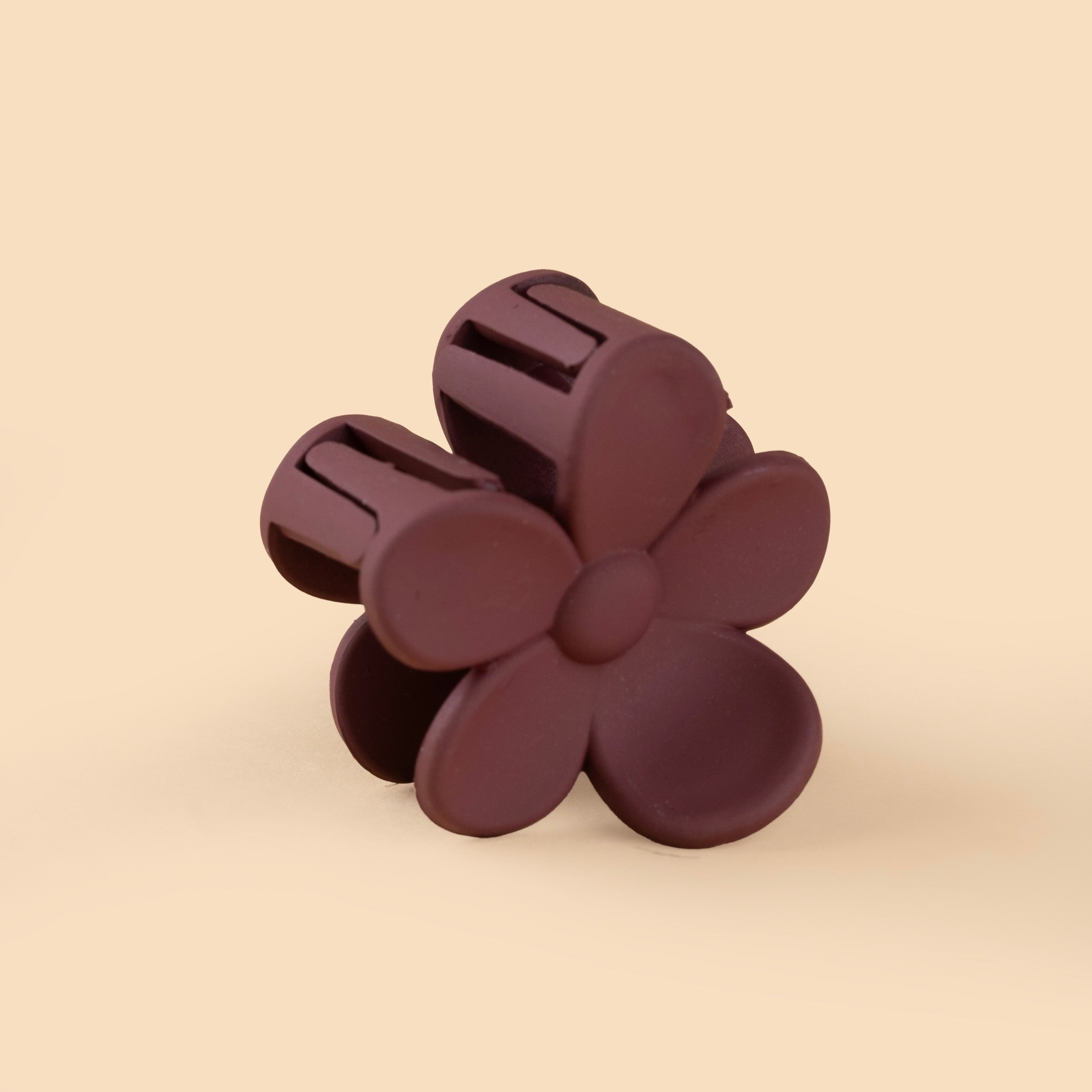 Matte Daisy Claw - Small