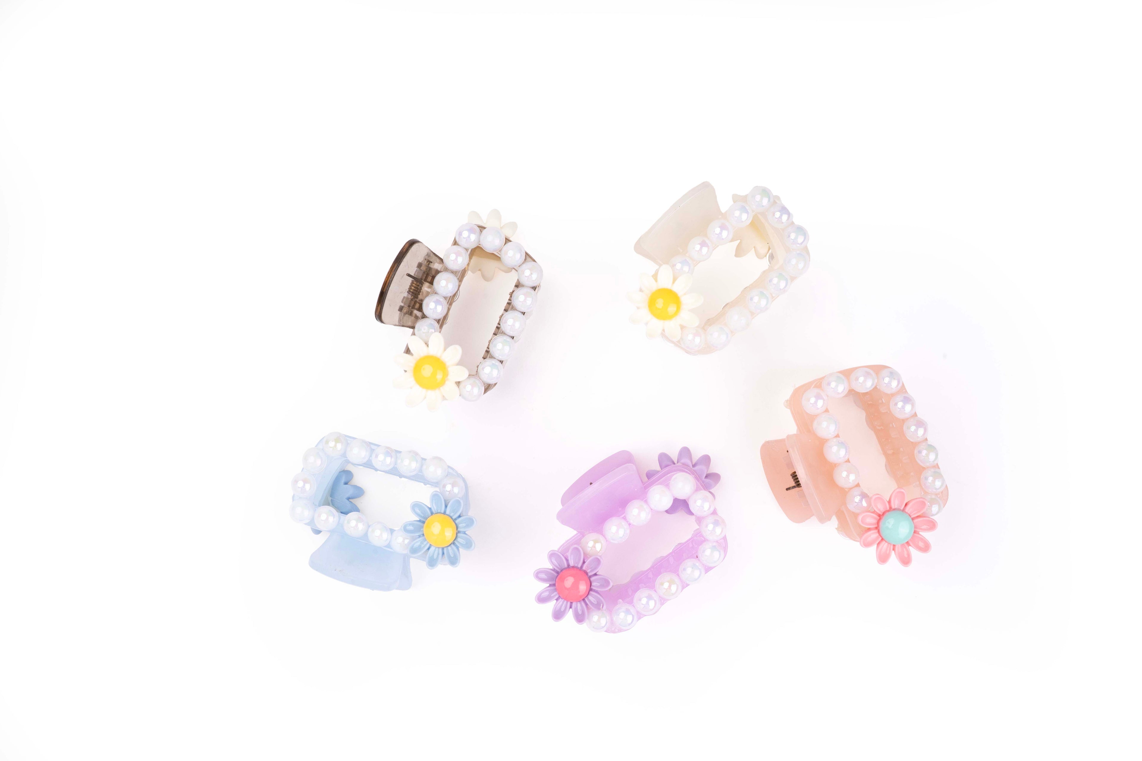 Pearl Daisy Frame - Medium